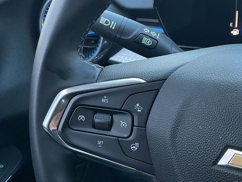 Used 2025 Chevrolet Trax LT w/ LT Convenience Package image 24