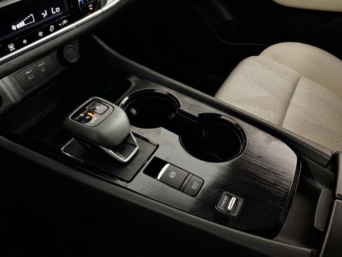 Used 2025 Nissan Rogue SV FWD image 21