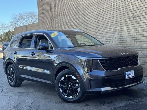 Used 2025 Kia Sorento S w/ Panoramic Sunroof Package image 2