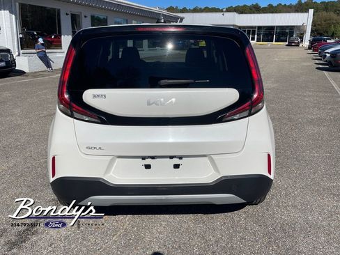 Used 2023 Kia Soul LX w/ LX Technology Package image 14