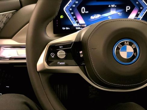 Certified 2023 BMW i7 xDrive60 AWD/4WD image 18
