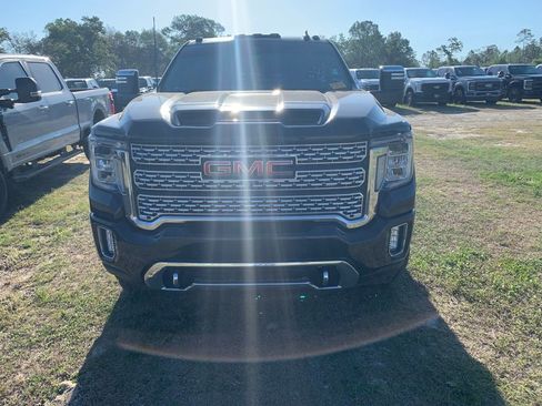 Used 2022 GMC Sierra 3500 Denali AWD/4WD image 2