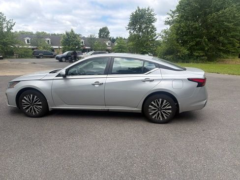 Used 2024 Nissan Altima 2.5 SV w/ SV Premium Package AWD/4WD image 7