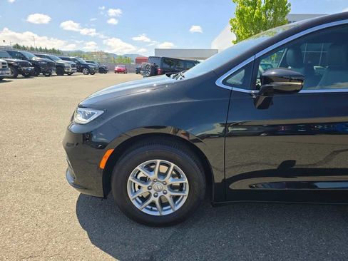 New 2026 Chrysler Pacifica Select FWD image 19