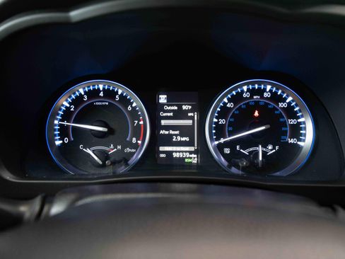 Used 2019 Toyota Highlander XLE AWD/4WD image 16