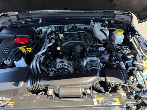 Used 2024 Jeep Gladiator Rubicon AWD/4WD image 20
