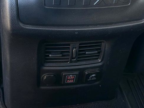 Used 2021 Nissan Titan SV w/ SV Convenience Package image 9