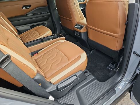 New 2026 Nissan Pathfinder Platinum image 13