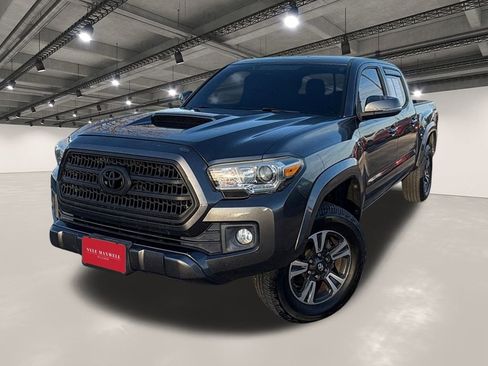 Used 2016 Toyota Tacoma TRD Sport image 1