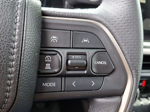 Used 2025 Toyota 4Runner Limited AWD/4WD image 24