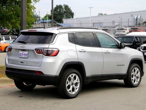 New 2025 Jeep Compass Latitude image 5