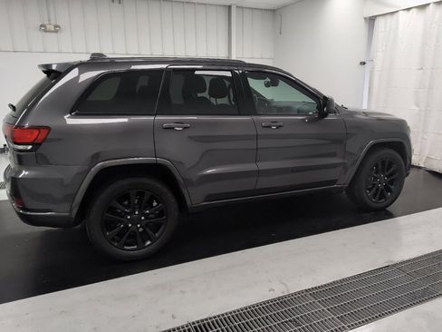 Used 2019 Jeep Grand Cherokee Altitude AWD/4WD image 10