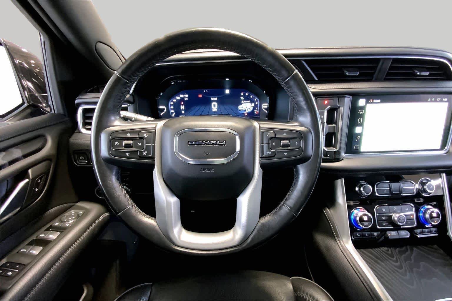 Used 2022 GMC Yukon XL Denali AWD/4WD image 5