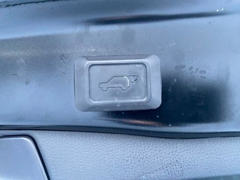 Used 2024 Toyota RAV4 XLE Premium image 9