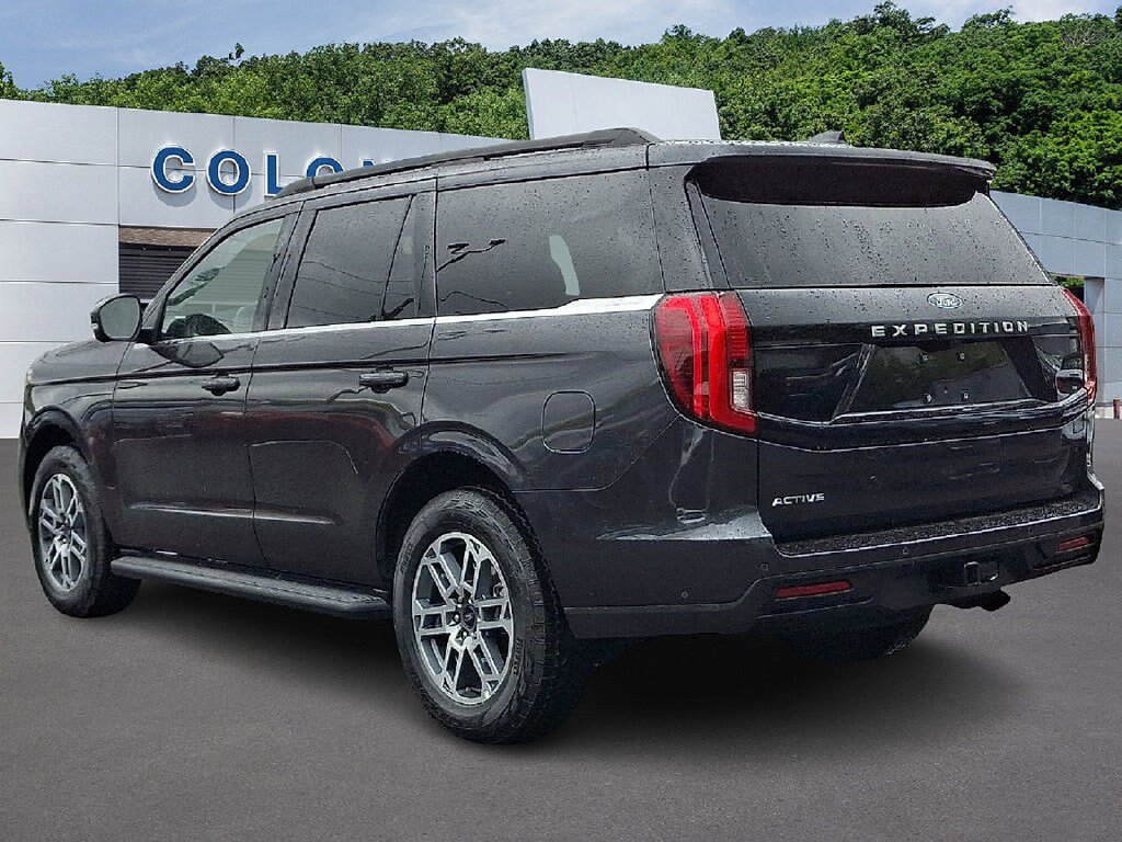 Used 2025 Ford Expedition Active AWD/4WD image 4