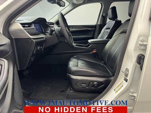 Used 2023 Jeep Grand Cherokee L Limited w/ Black Appearance Package image 12