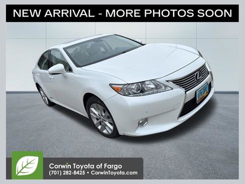 Used 2014 Lexus ES 300h w/ Premium Package w/Bamboo Trim FWD image 1