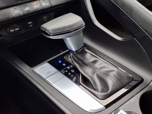 Used 2024 Hyundai Elantra SE image 12