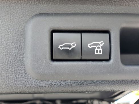 Used 2023 Toyota Sequoia Platinum image 9