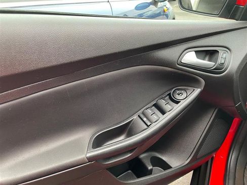 Used 2015 Ford Focus SE FWD image 24