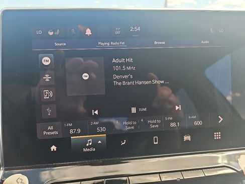 Used 2023 Jeep Compass Limited image 29