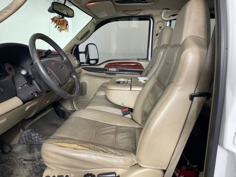 Used 2005 Ford F350 Lariat image 2