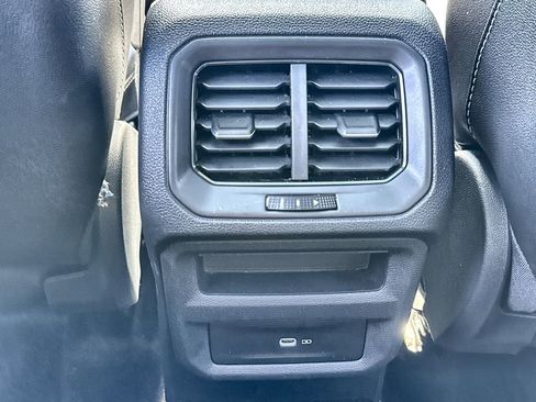 Used 2023 Volkswagen Taos SE w/ Panoramic Sunroof Package FWD image 28