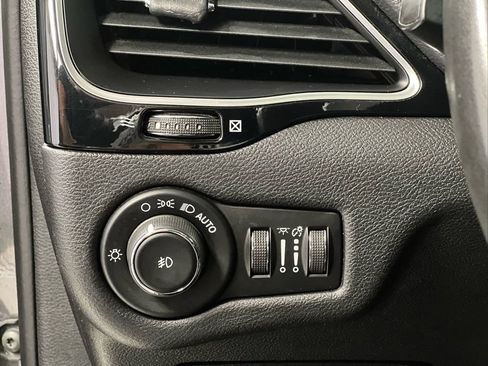 Used 2020 Jeep Cherokee Latitude Plus FWD image 18