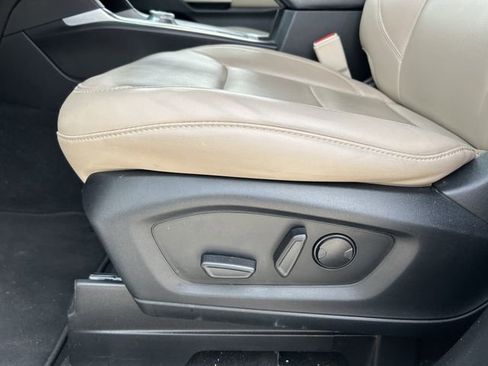 Used 2022 Ford Explorer XLT w/ Equipment Group 202A image 27