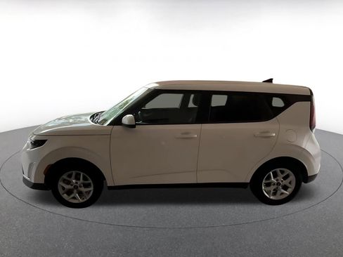 Used 2025 Kia Soul LX w/ LX Technology Package image 9