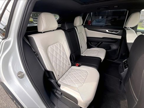 Used 2025 Volkswagen Atlas Cross Sport SEL Premium R-Line AWD/4WD image 32