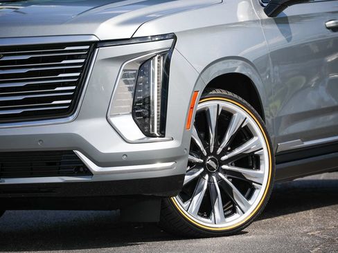 Used 2025 Cadillac Escalade ESV Premium Luxury Platinum AWD/4WD image 20
