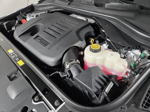 New 2025 Land Rover Range Rover Sport SE image 24