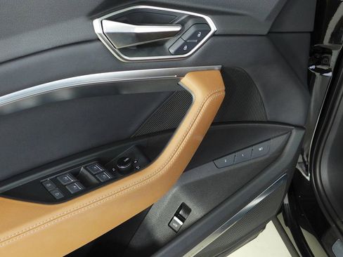 Used 2024 Audi Q8 e-tron Premium Plus w/ Premium Plus Package image 12