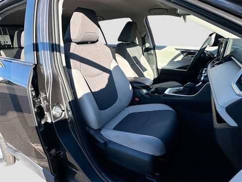 Used 2021 Toyota RAV4 XLE image 22