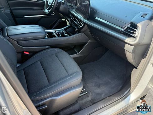 Used 2024 Chevrolet Traverse LT FWD image 30