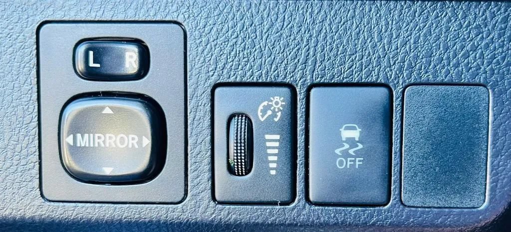 Used 2015 Toyota RAV4 Limited AWD/4WD image 20
