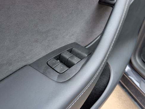 Used 2024 Tesla Model Y 2WD image 15