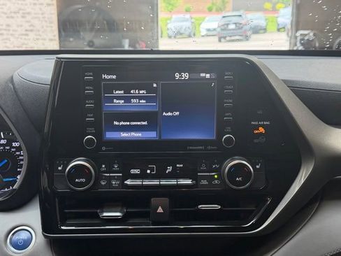 Used 2021 Toyota Highlander XLE FWD image 14