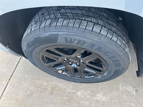 Used 2024 Chevrolet Silverado 1500 Custom w/ Turbomax Blackout Package image 5