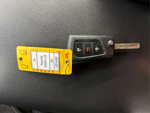 Used 2019 Toyota RAV4 LE w/ All Weather Liner Package AWD/4WD image 39