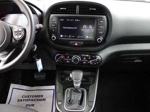 Used 2024 Kia Soul LX w/ Option Group 015 FWD image 19