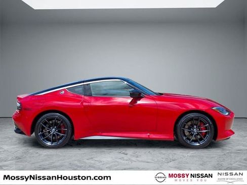 Certified 2025 Nissan Z Performance w/ Floor Mat Package RWD image 8