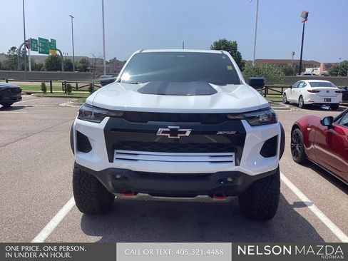 Used 2024 Chevrolet Colorado ZR2 w/ ZR2 Convenience Package III AWD/4WD image 2
