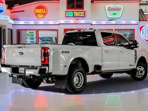 Used 2023 Ford F350 Lariat w/ Lariat Ultimate Package AWD/4WD image 3