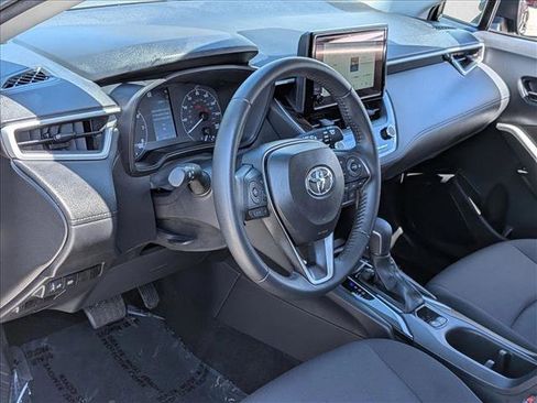 Used 2025 Toyota Corolla Cross LE FWD image 10