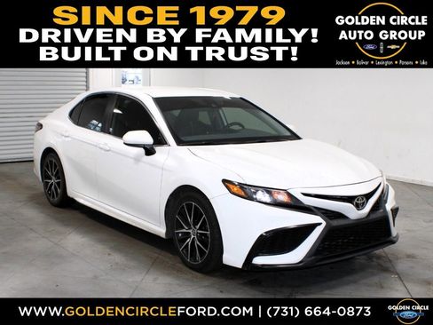 Used 2021 Toyota Camry SE image 1