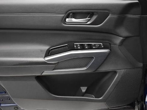 Certified 2025 Nissan Pathfinder SL AWD/4WD image 10