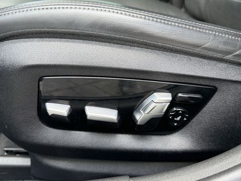 Used 2018 BMW M550i xDrive AWD/4WD image 25