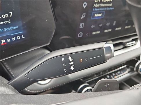 Used 2025 Chevrolet Equinox LT AWD/4WD image 12